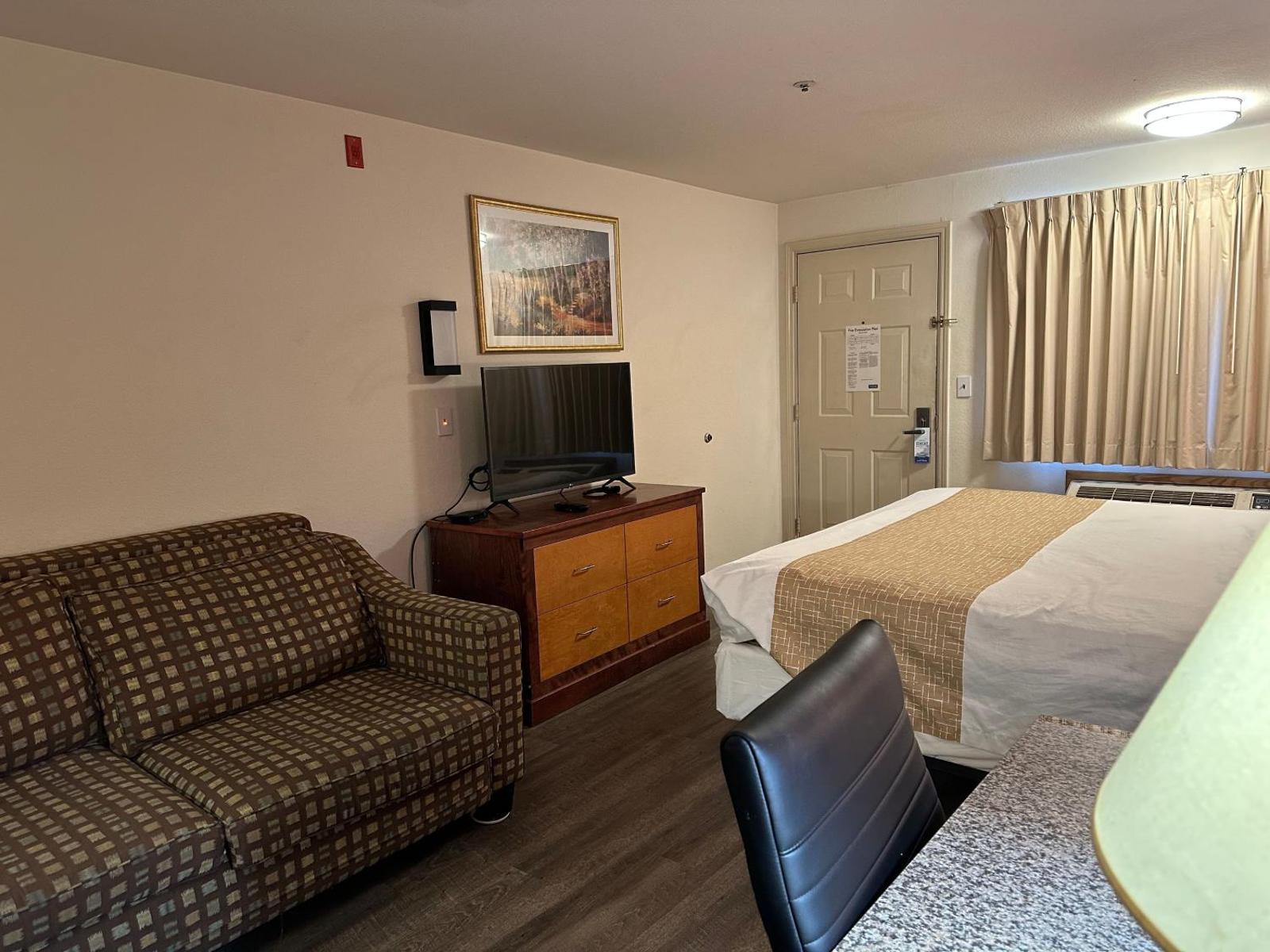 Travelodge by Wyndham Seattle North/Edmonds Main image 1